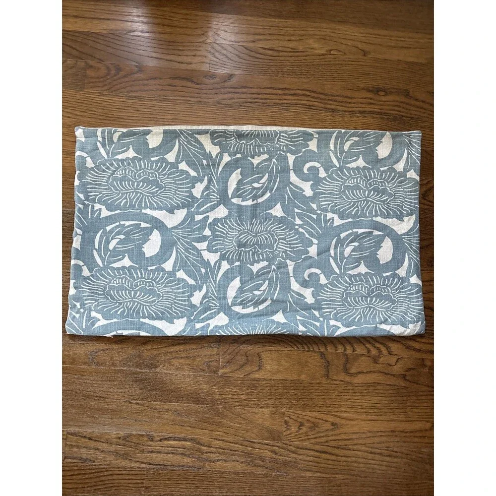 EUC Pottery Barn Skye Printed Cotton Lumbar Pillow Cover 16” X 26”